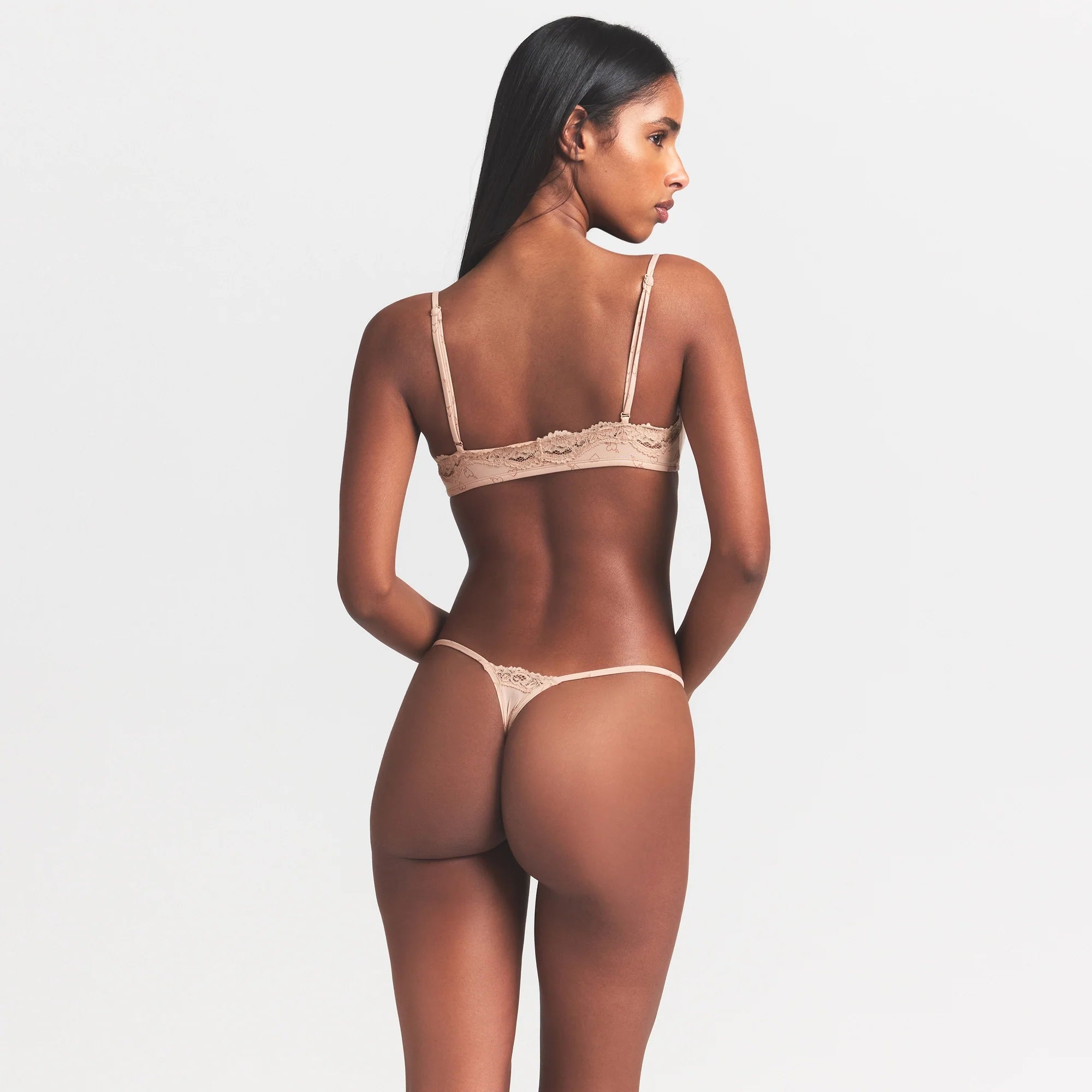FITS EVERYBODY LACE SCOOP BRALETTE | MICA SKETCHED HEARTS