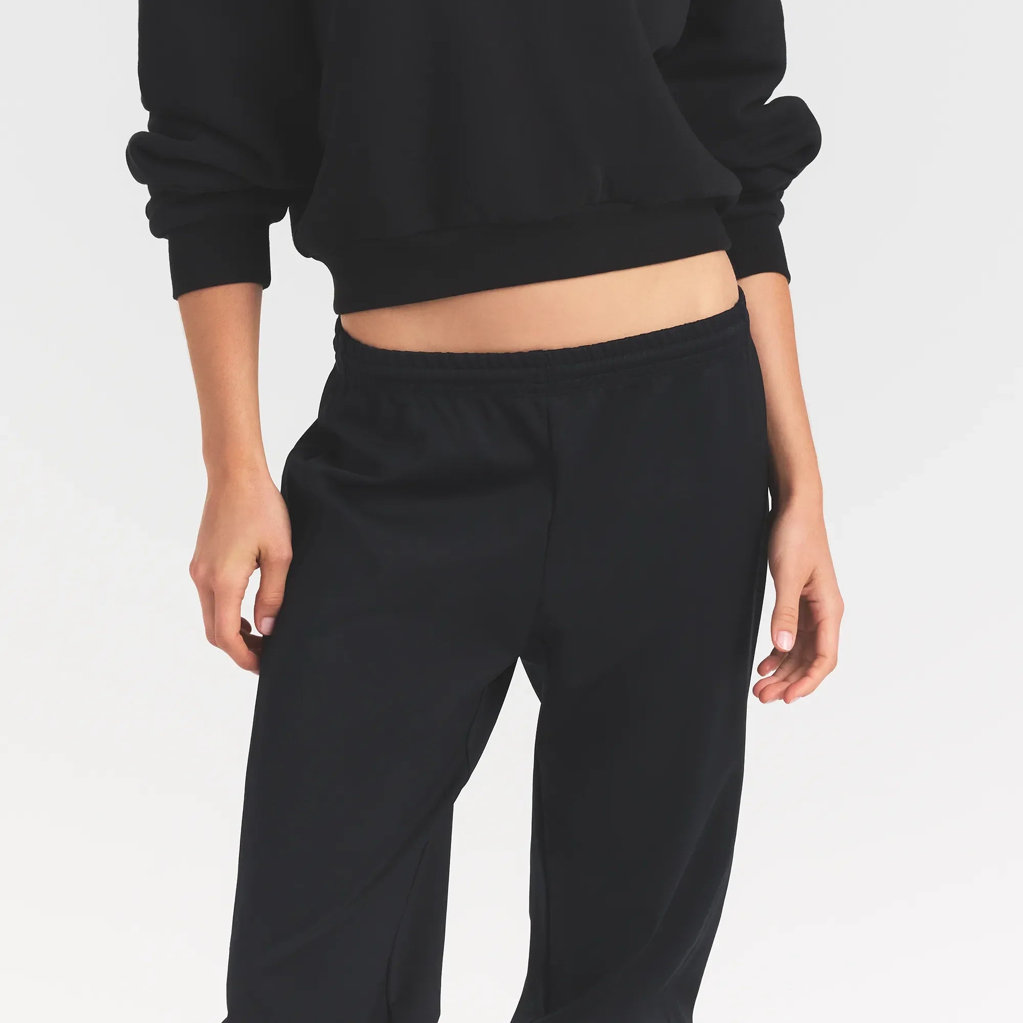 HEAVYWEIGHT CREPE CROPPED JOGGER | OBSIDIAN