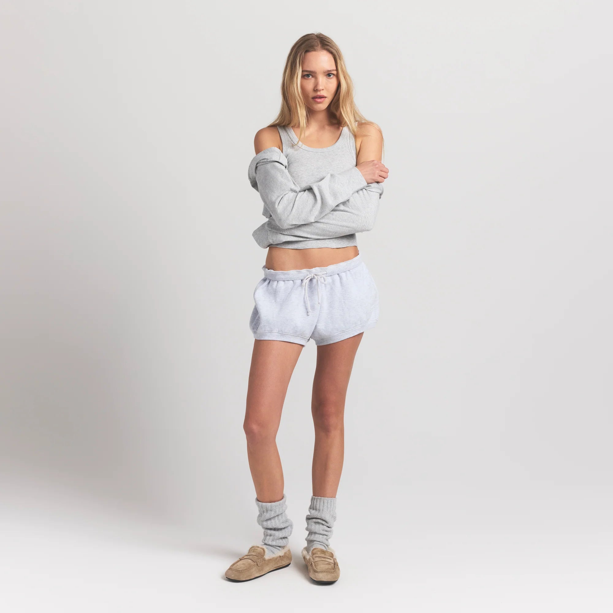 COTTON FLEECE BUBBLE HEM SHORT | LIGHT HEATHER GREY