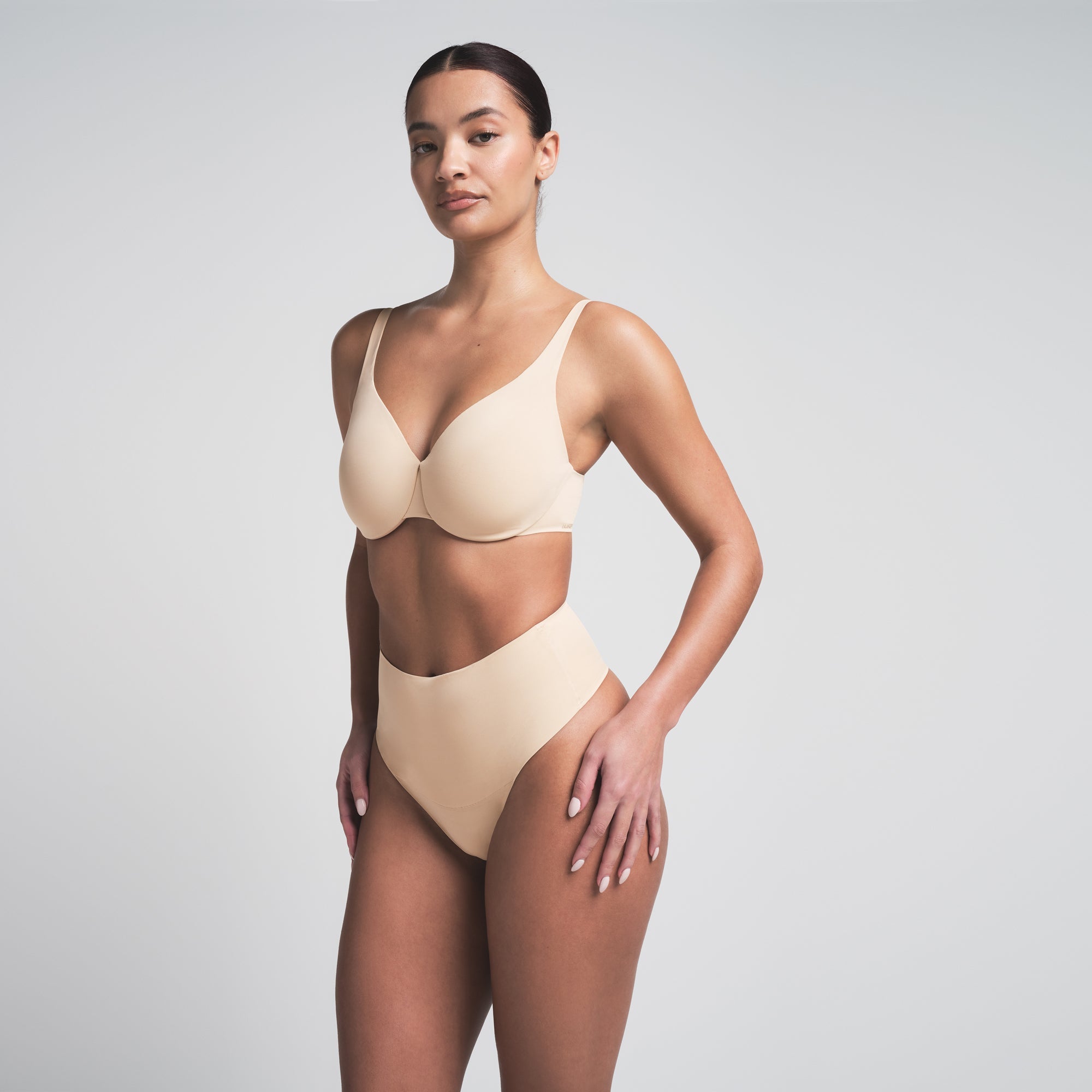SMOOTHING INTIMATES UNLINED MINIMIZER BRA | SAND