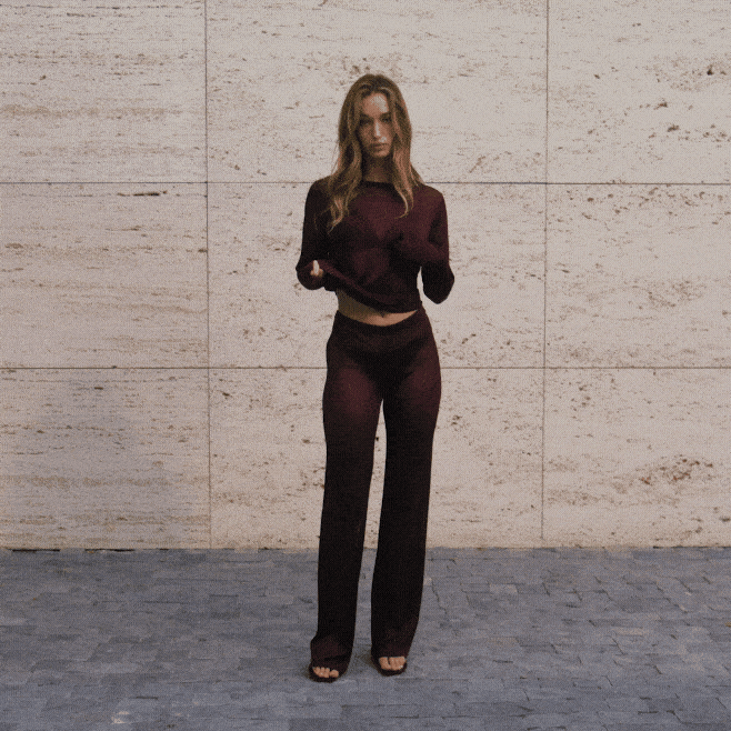 SLINKY KNIT CREW NECK LONG SLEEVE TOP | CURRANT
