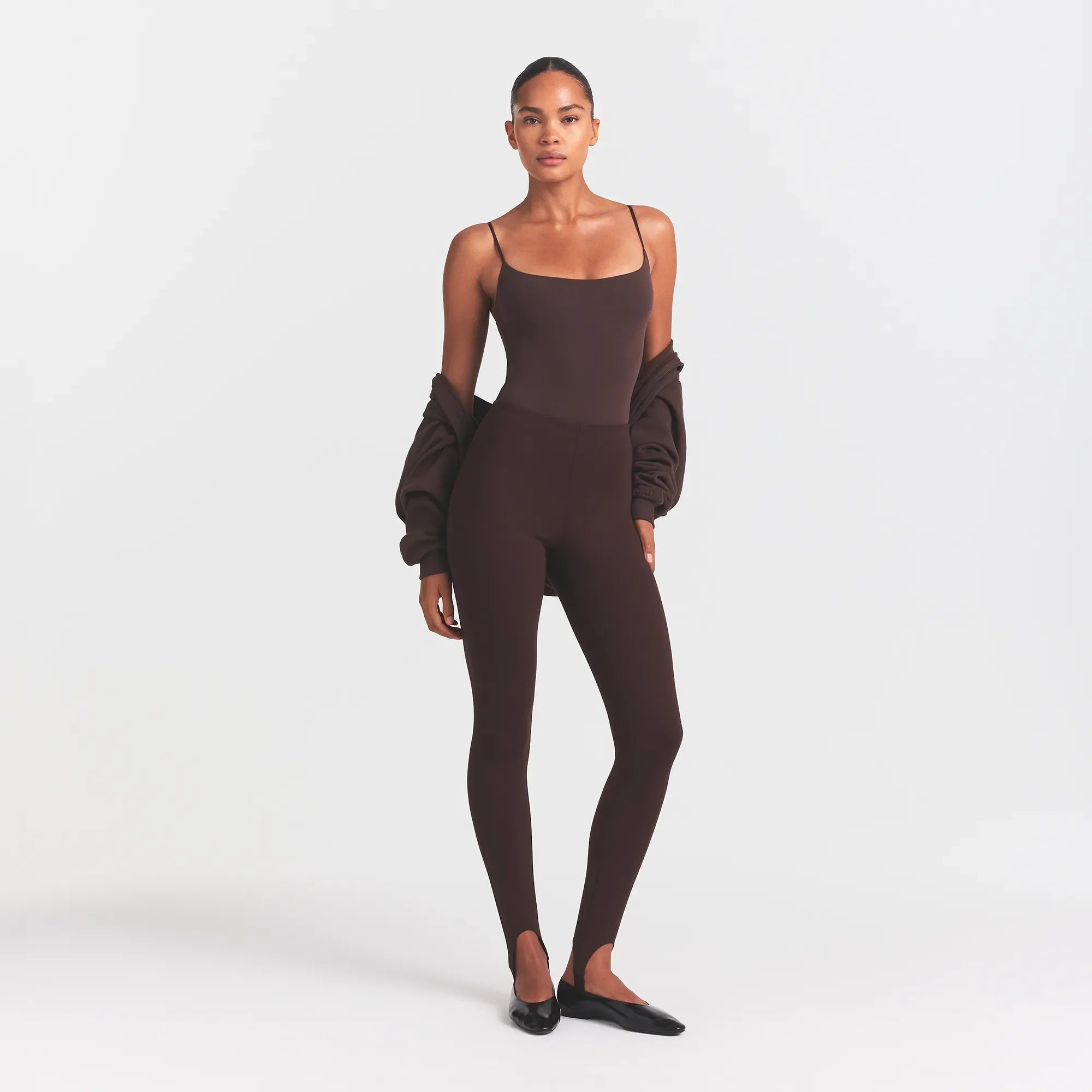 THE ESSENTIAL COLLECTION HIGH-WAISTED STIRRUP LEGGING | ESPRESSO