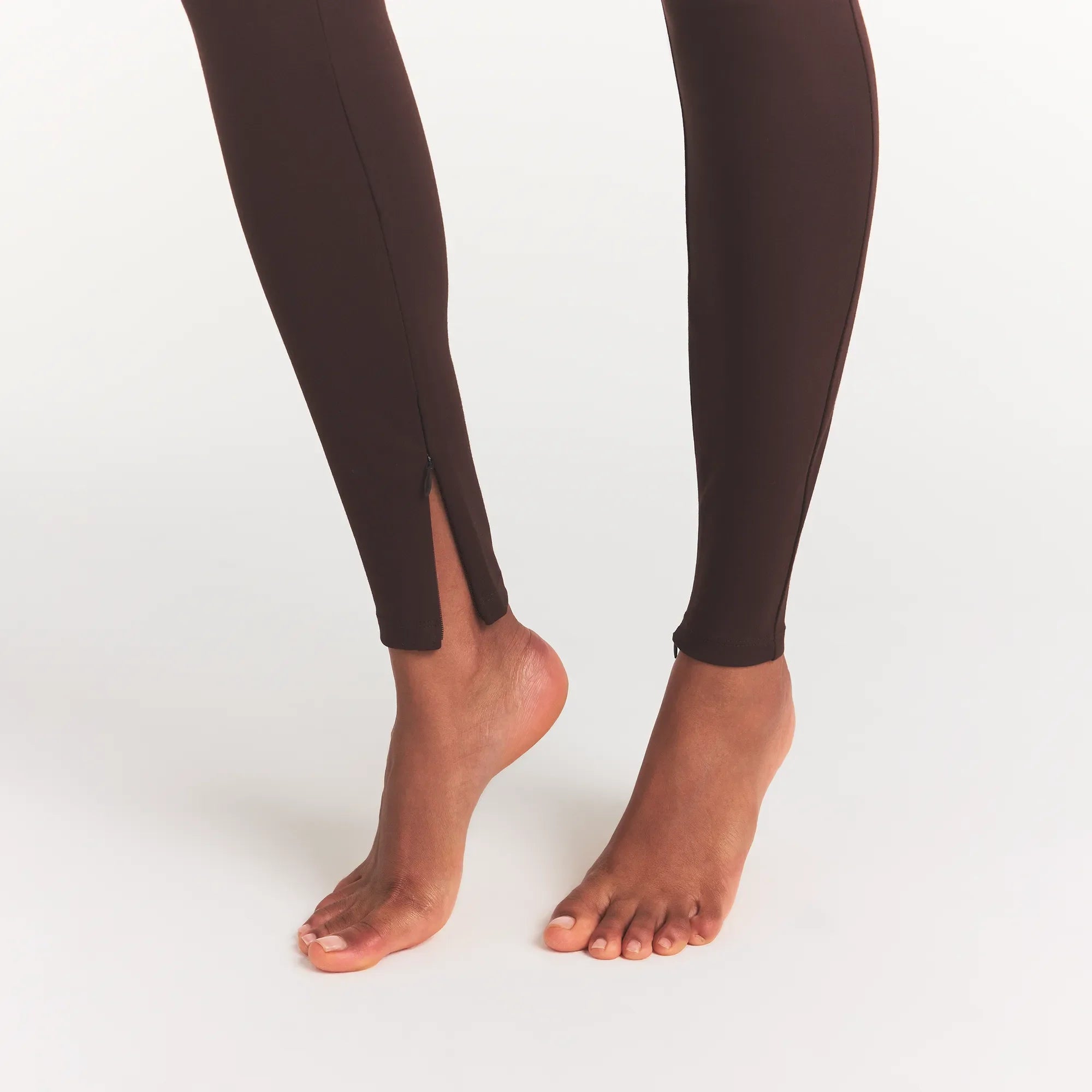 THE ESSENTIAL COLLECTION HIGH-WAISTED LEGGING | ESPRESSO