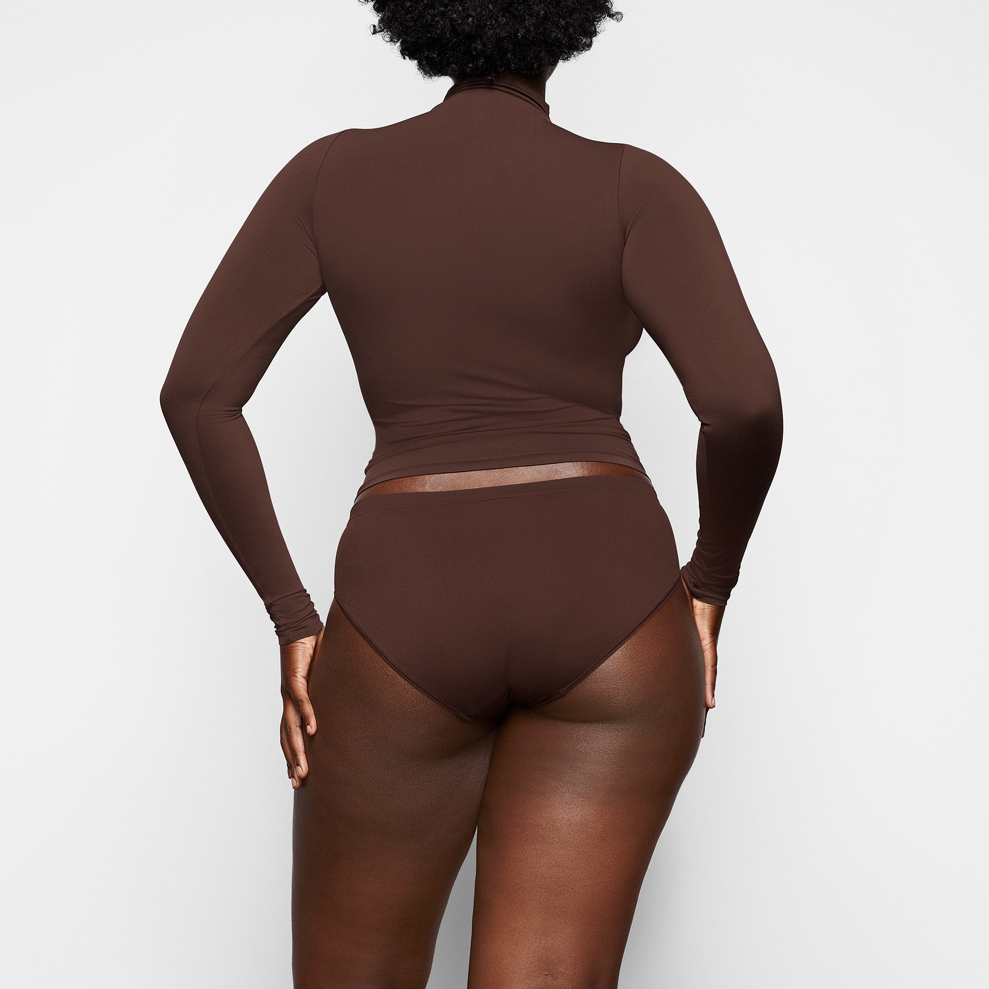 SOFT SMOOTHING SEAMLESS BRIEF | COCOA