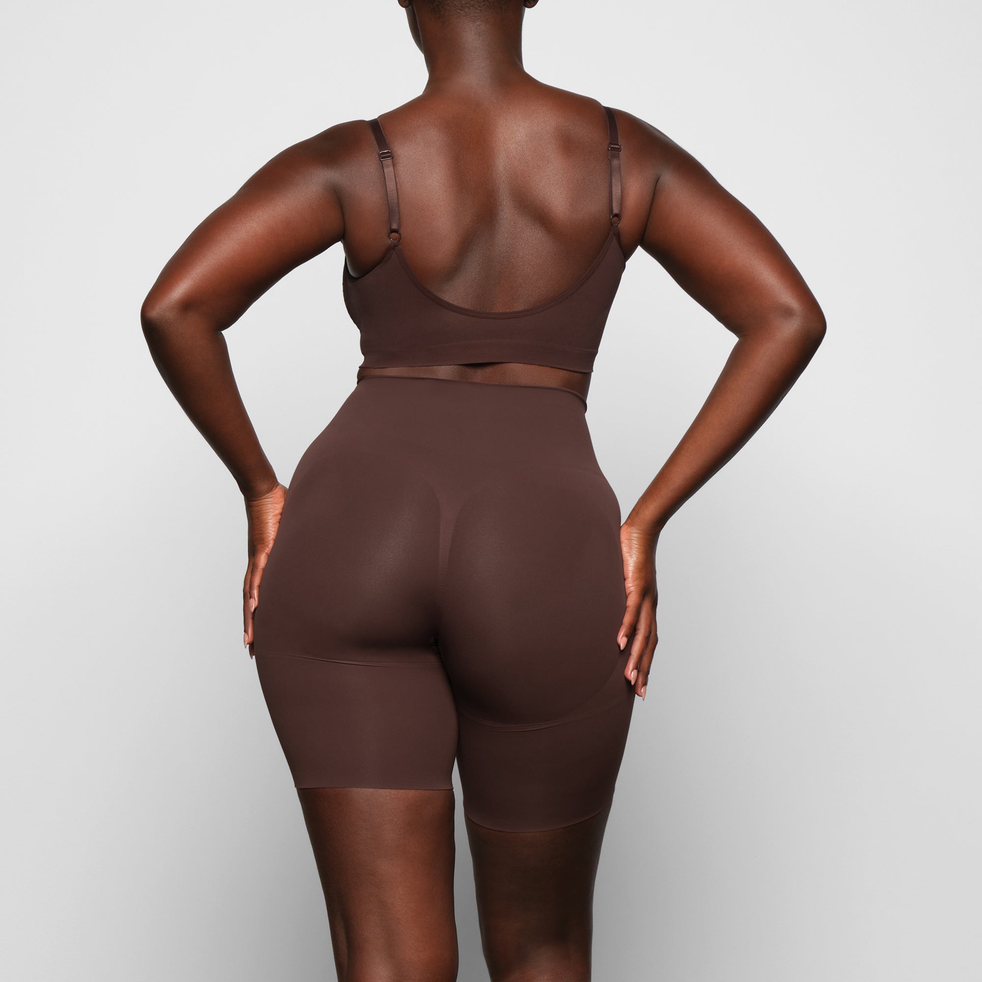 SEAMLESS SCULPT BUTT LIFTING SHORT | COCOA