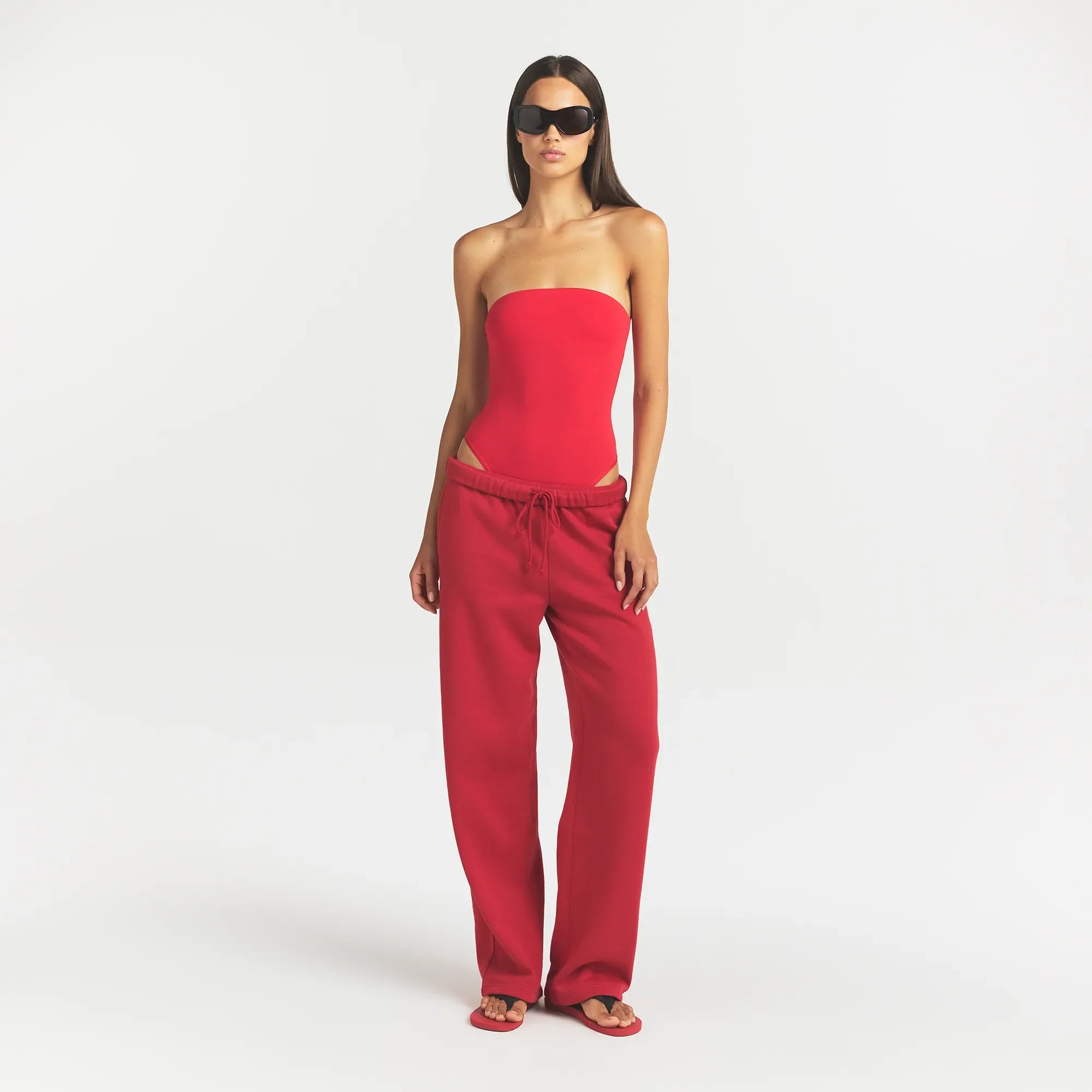 SMOOTH LAYERS STRAPLESS BODYSUIT | CARMINE