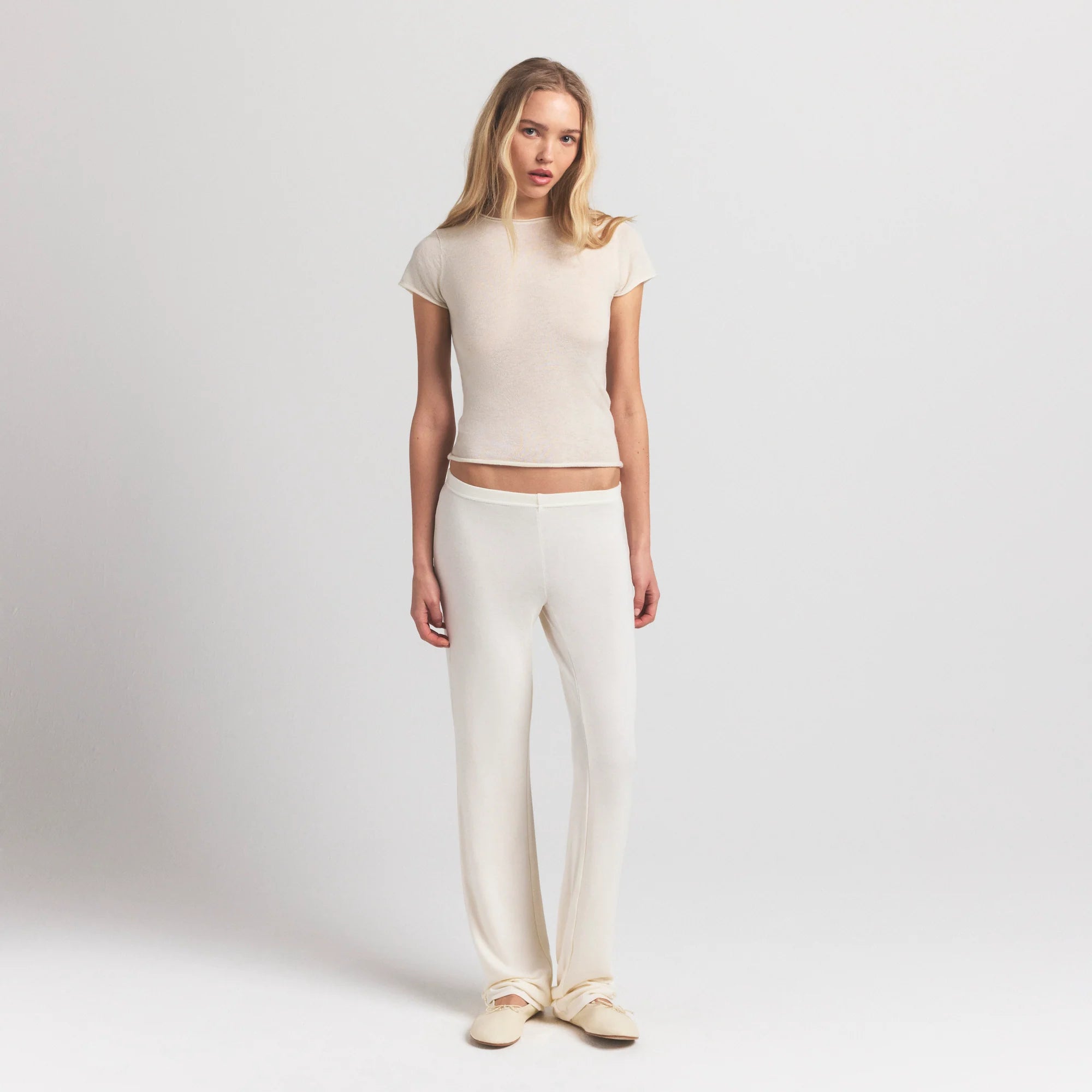 FEATHERWEIGHT CASHMERE TEE | EGRET