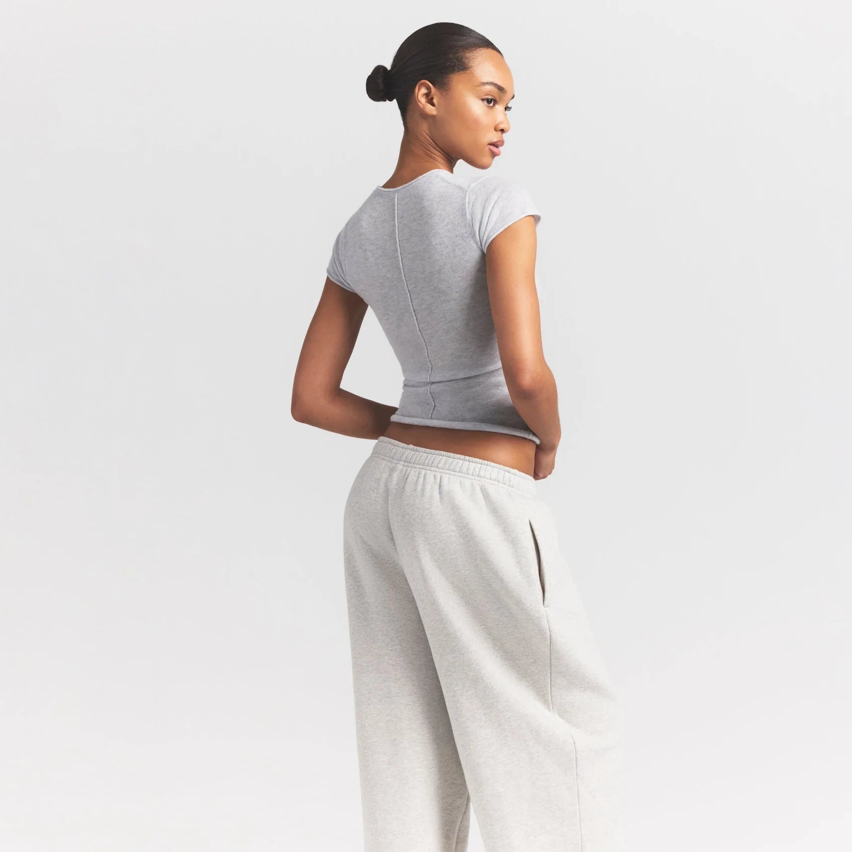 FEATHERWEIGHT CASHMERE TEE | LIGHT HEATHER GREY