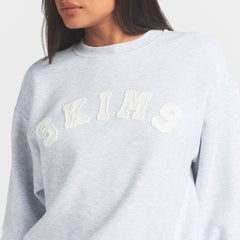COTTON FLEECE LOGO CLASSIC CREWNECK | SNOW ARCHED LOGO PATCH