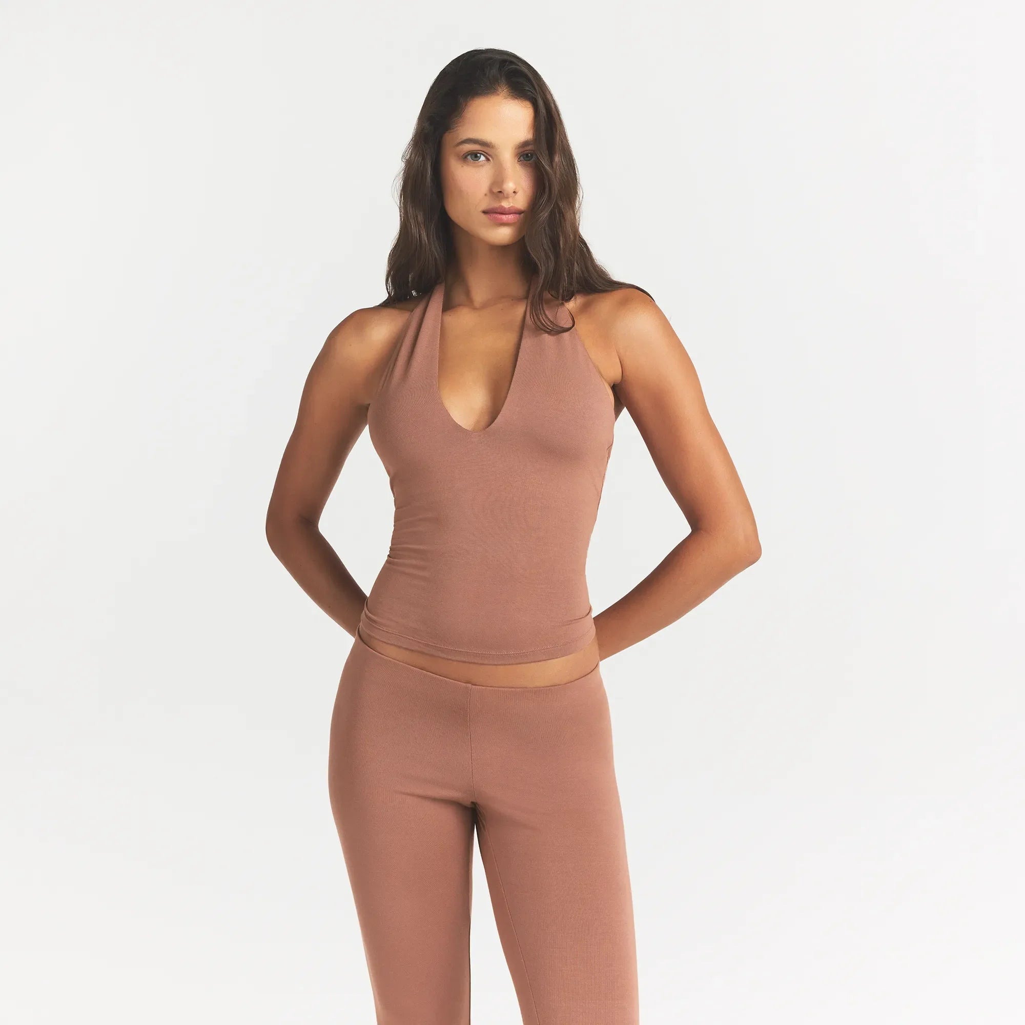SMOOTH LAYERS HALTER TOP | NUTMEG