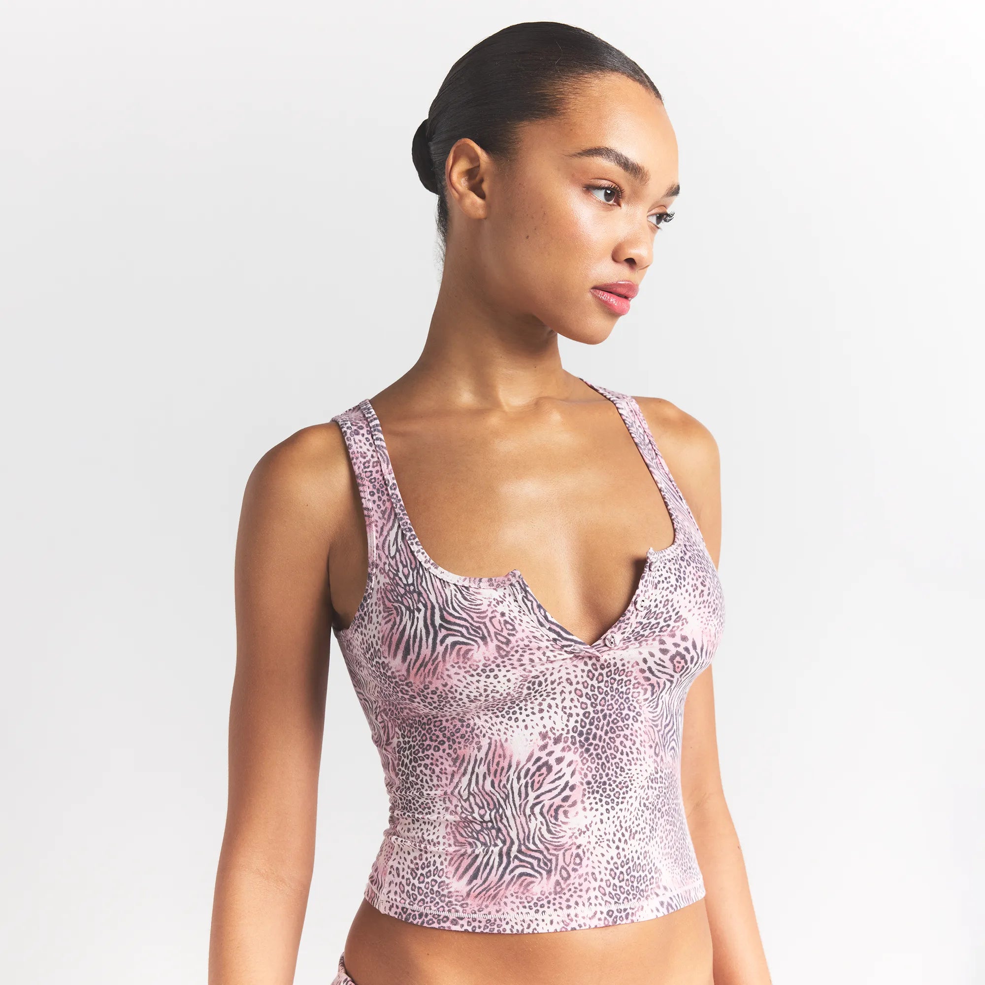 SKIMS SLEEP HENLEY TANK | BLOOM MINI MULTI ANIMAL